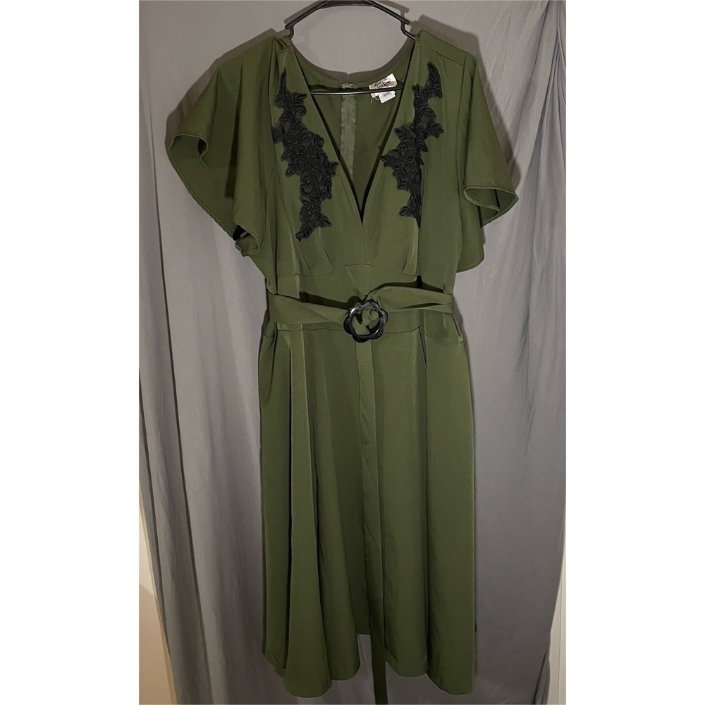 Retro Style Army Green Swing Dress with Black Appliqués and Flower Belt!
